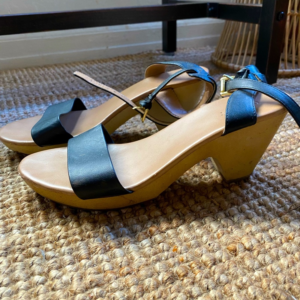 Chunky heel / wedge sandals